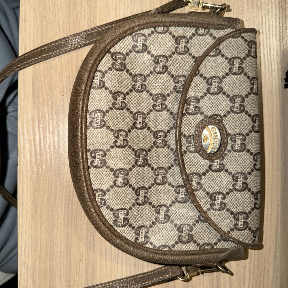 Gucci plus Beige Monogram Mini Clutch - Picture 2 of 9
